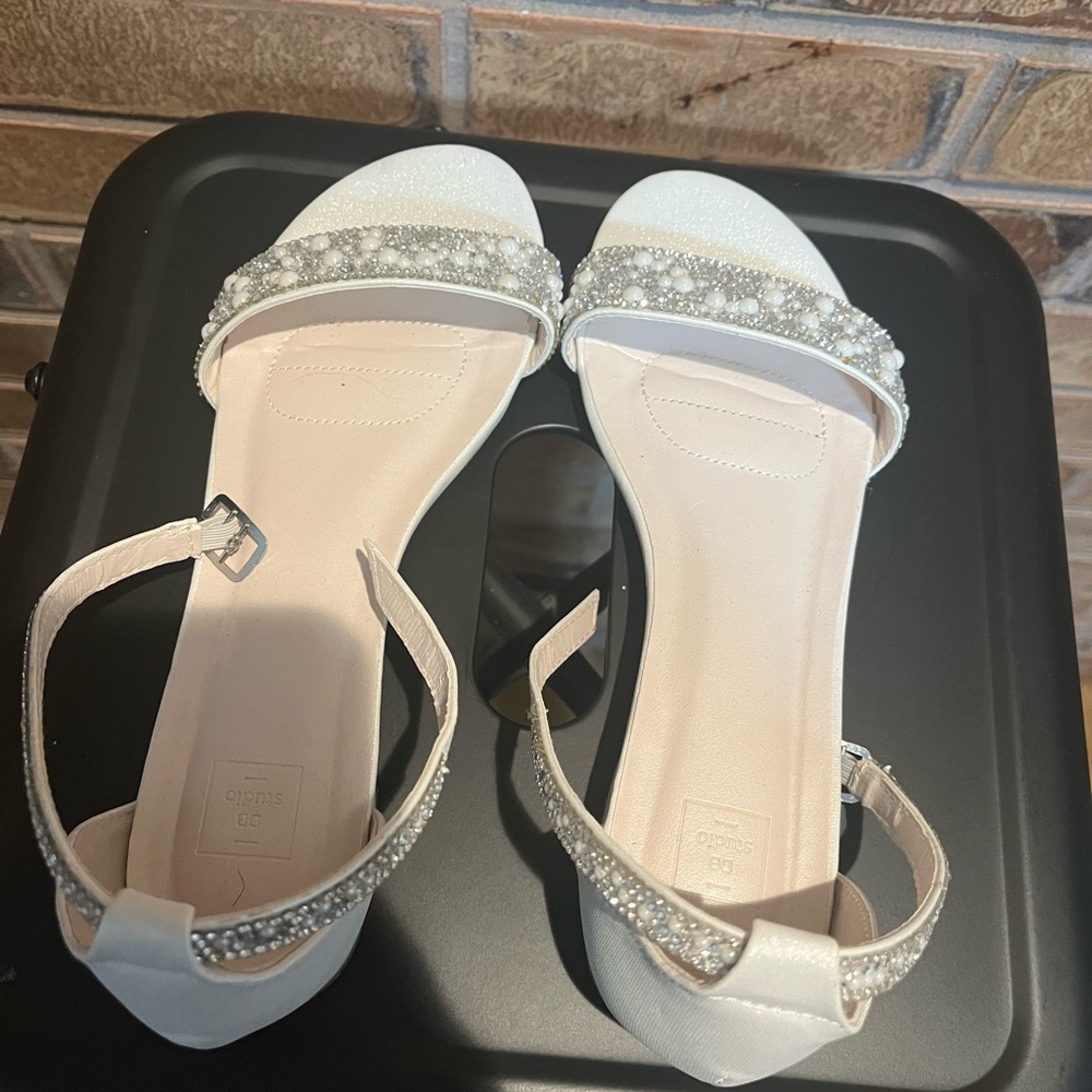 David’s bridal crystal embellished straps flat satin sandals women’s size 7